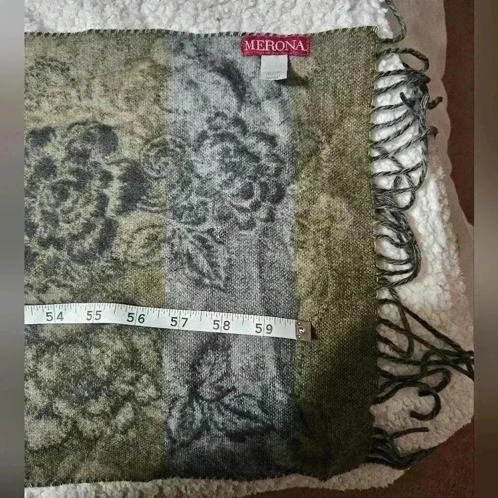 Merona scarf! - Picture 3 of 4